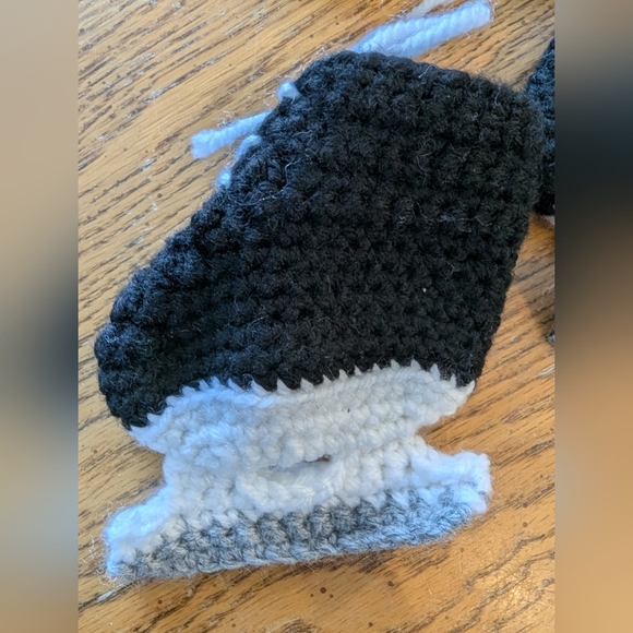 NHL hand-crocheted Oilers HOCKEY infant knit set. 0-3 Months - Picture 7 of 7